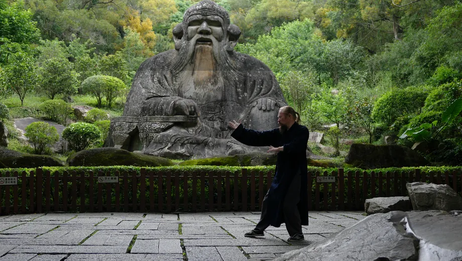 Teacher Yuzhenzi course portrait at Longhu Mountain